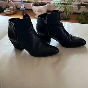 FRYE AND CO Black Ankle Boots with Side Zippers. Excellent condition.